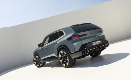 2023 BMW XM Rear Three-Quarter Wallpapers 450x275 (87)