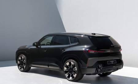 2023 BMW XM Rear Three-Quarter Wallpapers  450x275 (129)