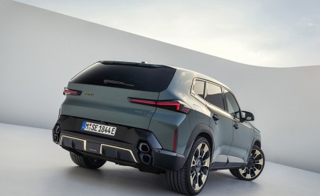 2023 BMW XM Rear Three-Quarter Wallpapers 450x275 (79)