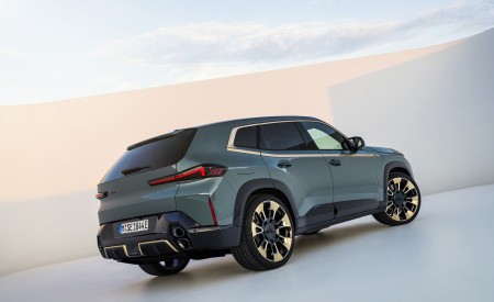 2023 BMW XM Rear Three-Quarter Wallpapers 450x275 (69)