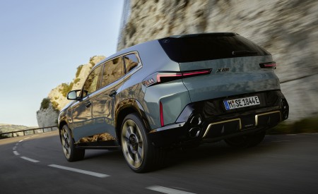 2023 BMW XM Rear Three-Quarter Wallpapers 450x275 (26)