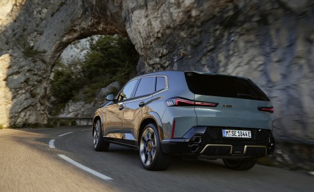 2023 BMW XM Rear Three-Quarter Wallpapers 450x275 (23)