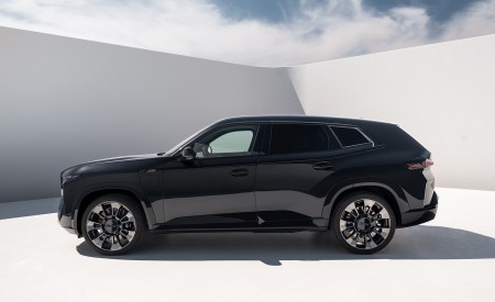 2023 BMW XM Side Wallpapers 450x275 (130)