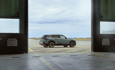 2023 BMW XM Side Wallpapers 450x275 (52)