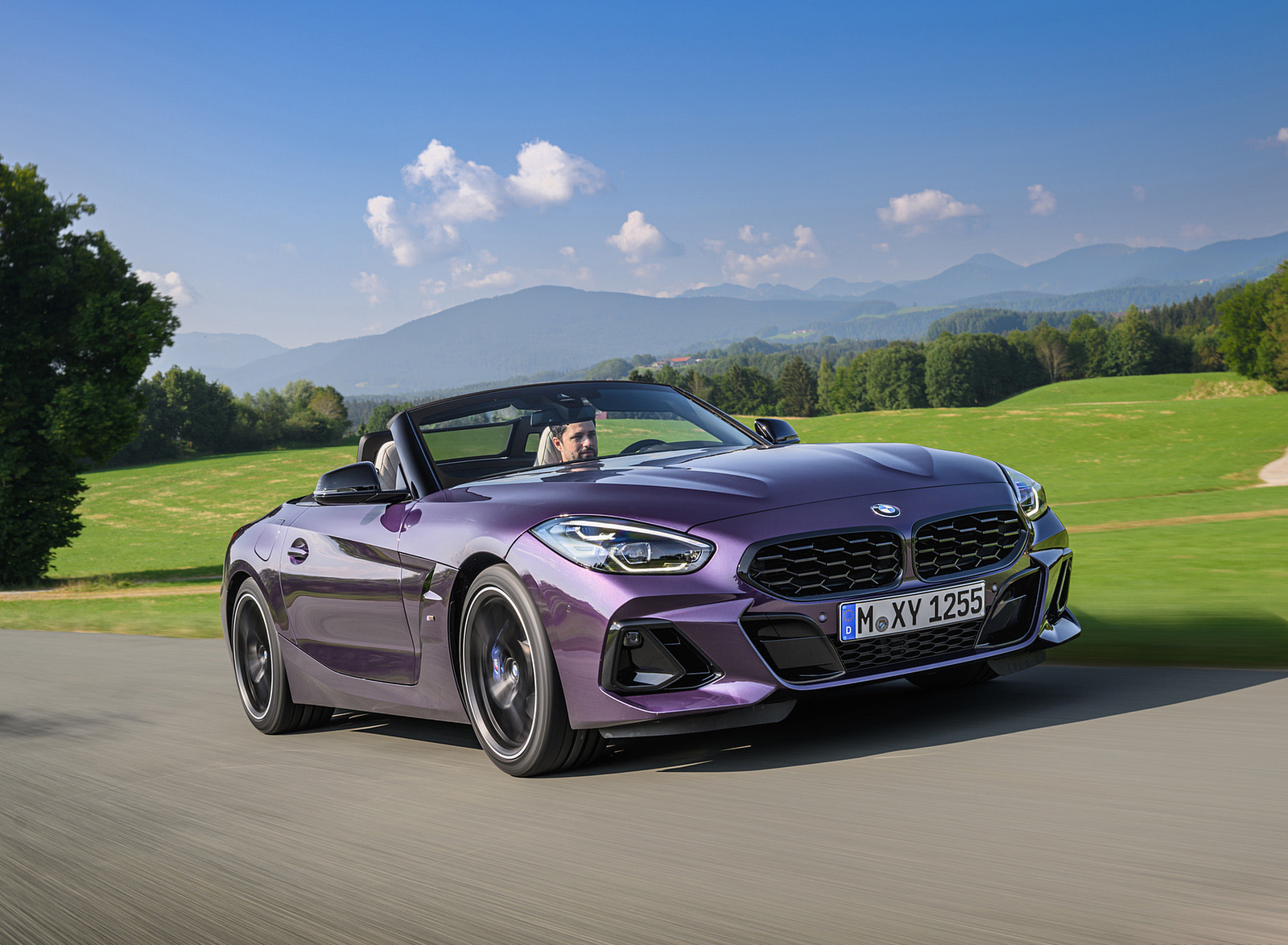 2023 BMW Z4 M40i Front Three-Quarter Wallpapers  (1)