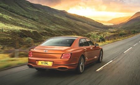 2023 Bentley Flying Spur Speed Rear Three-Quarter Wallpapers 450x275 (2)