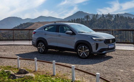 2023 Fiat Fastback Audace Turbo 200 Flex AT Front Three-Quarter Wallpapers 450x275 (12)