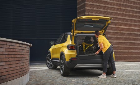 2023 Jeep Avenger Trunk Wallpapers 450x275 (26)