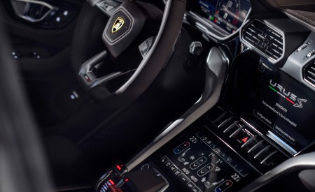 2023 Lamborghini Urus S Central Console Wallpapers 450x275 (24)