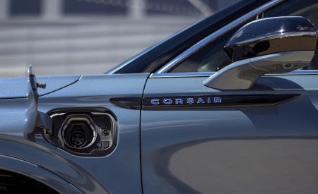 2023 Lincoln Corsair Grand Touring Charging Connector Wallpapers 450x275 (15)