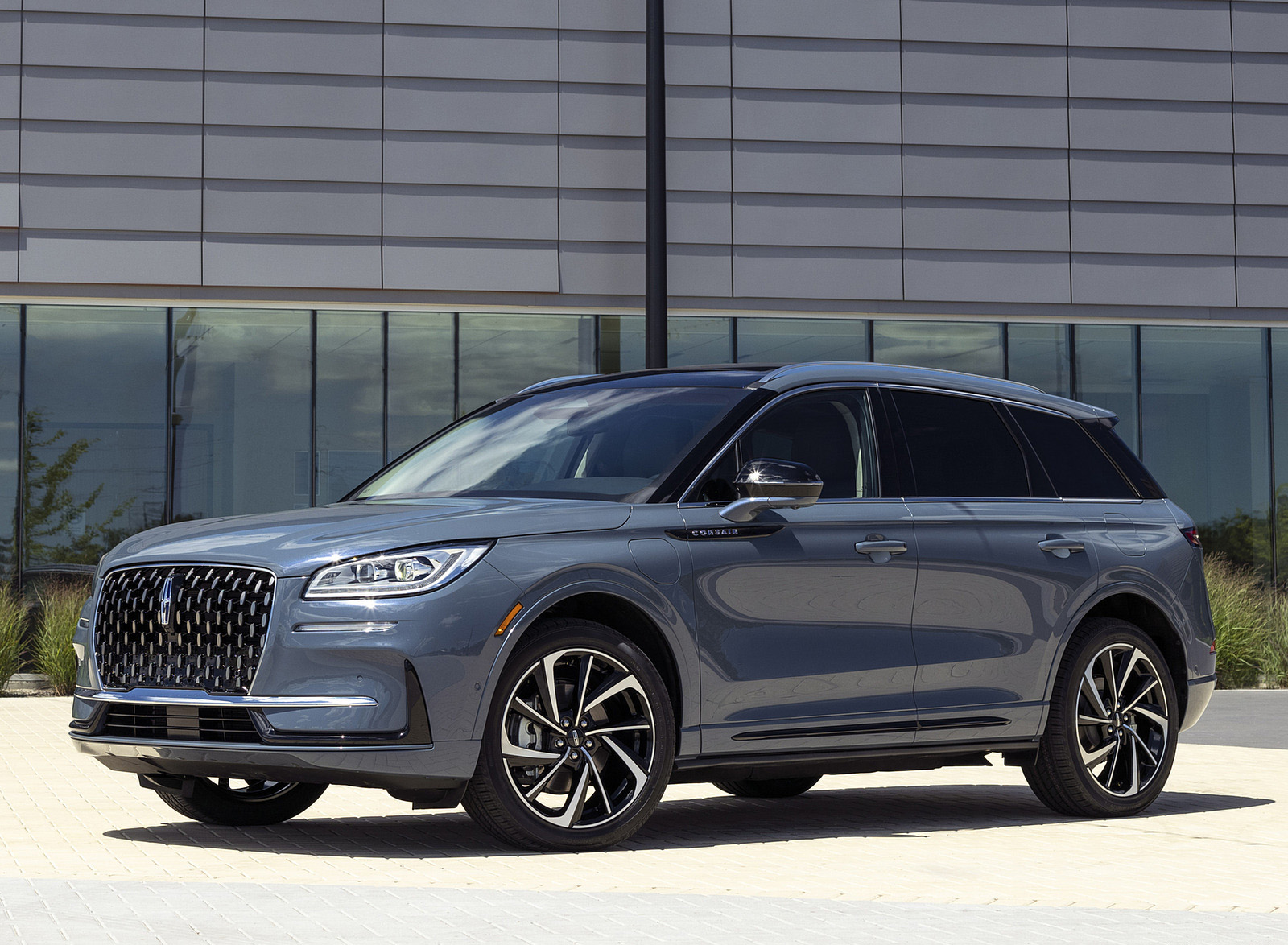 2023 Lincoln Corsair Grand Touring Front Three-Quarter Wallpapers (2)