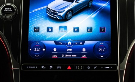 2023 Mercedes-Benz GLC 220d 4MATIC AMG Line (Color: MANUFAKTUR Diamond White Bright) Central Console Wallpapers 450x275 (34)