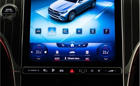 2023 Mercedes-Benz GLC 220d 4MATIC AMG Line (Color: MANUFAKTUR Diamond White Bright) Central Console Wallpapers 450x275 (35)