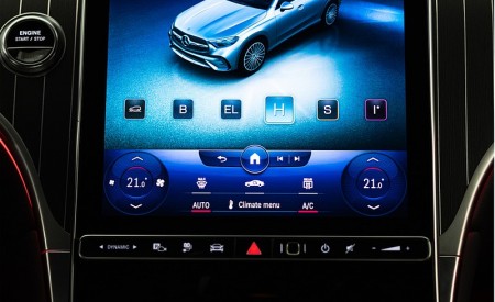 2023 Mercedes-Benz GLC 220d 4MATIC AMG Line (Color: MANUFAKTUR Diamond White Bright) Central Console Wallpapers 450x275 (38)