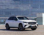 2023 Mercedes-Benz GLC 220d 4MATIC AMG Line (Color: MANUFAKTUR Diamond White Bright) Front Three-Quarter Wallpapers 150x120 (16)