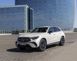 2023 Mercedes-Benz GLC 220d 4MATIC AMG Line (Color: MANUFAKTUR Diamond White Bright) Front Three-Quarter Wallpapers 150x120 (17)