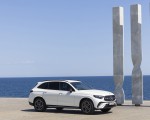 2023 Mercedes-Benz GLC 220d 4MATIC AMG Line (Color: MANUFAKTUR Diamond White Bright) Front Three-Quarter Wallpapers 150x120 (15)