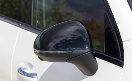 2023 Mercedes-Benz GLC 220d 4MATIC AMG Line (Color: MANUFAKTUR Diamond White Bright) Mirror Wallpapers 450x275 (25)