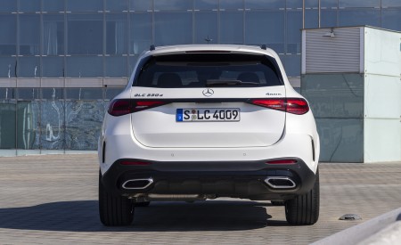 2023 Mercedes-Benz GLC 220d 4MATIC AMG Line (Color: MANUFAKTUR Diamond White Bright) Rear Wallpapers 450x275 (22)