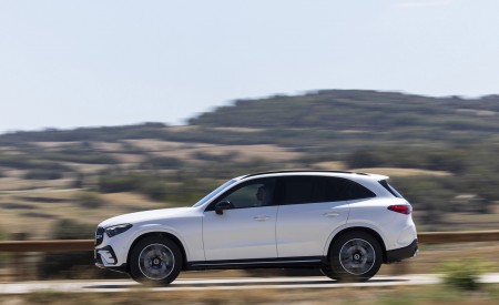 2023 Mercedes-Benz GLC 220d 4MATIC AMG Line (Color: MANUFAKTUR Diamond White Bright) Side Wallpapers 450x275 (9)