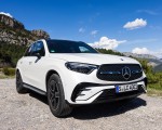 2023 Mercedes-Benz GLC 300 4MATIC AMG Line (Color: MANUFAKTUR Diamond White Bright) Front Three-Quarter Wallpapers 150x120 (9)