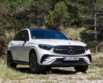 2023 Mercedes-Benz GLC 300 4MATIC AMG Line (Color: MANUFAKTUR Diamond White Bright) Front Three-Quarter Wallpapers 150x120 (10)