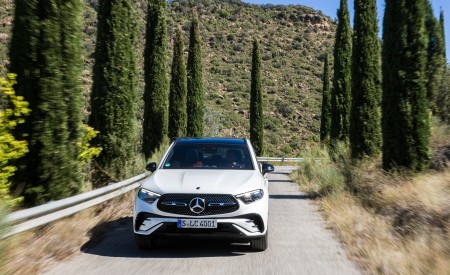 2023 Mercedes-Benz GLC 300 4MATIC AMG Line (Color: MANUFAKTUR Diamond White Bright) Front Wallpapers 450x275 (5)