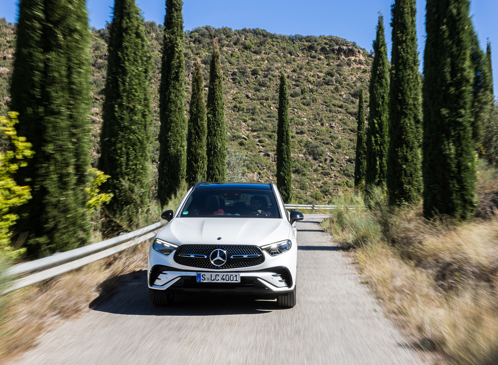 2023 Mercedes-Benz GLC 300 4MATIC AMG Line (Color: MANUFAKTUR Diamond White Bright) Front Wallpapers (5)