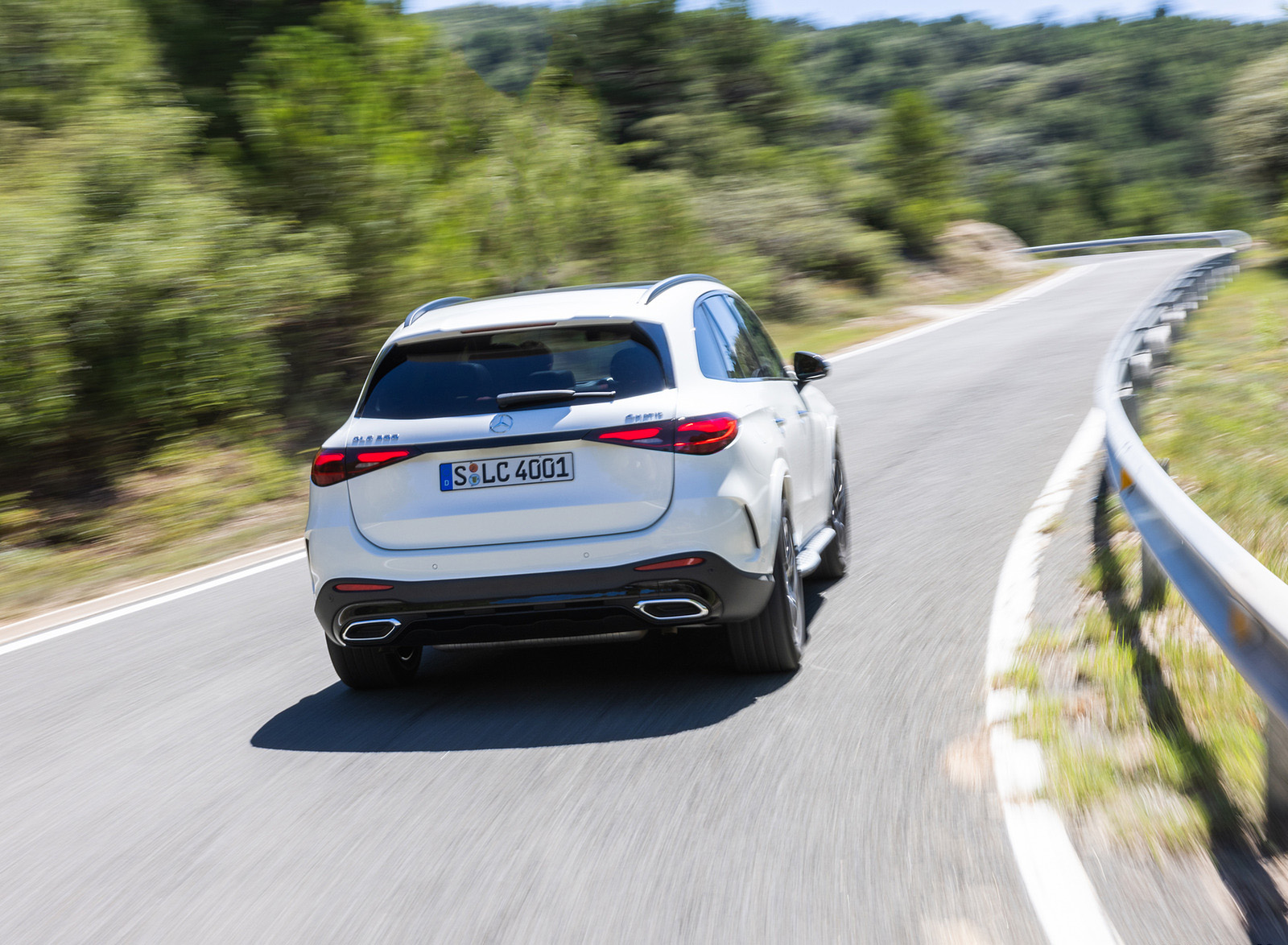 2023 Mercedes-Benz GLC 300 4MATIC AMG Line (Color: MANUFAKTUR Diamond White Bright) Rear Wallpapers (8)
