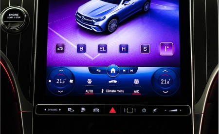 2023 Mercedes-Benz GLC 300 de 4MATIC AMG Line (Color: MANUFAKTUR Diamond White Bright) Central Console Wallpapers 450x275 (17)