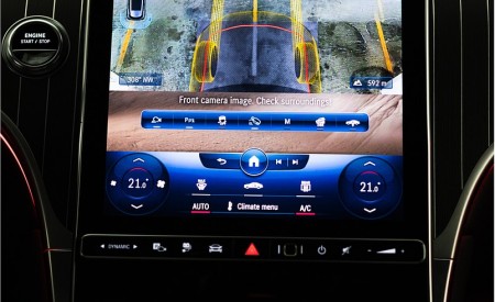 2023 Mercedes-Benz GLC 300 de 4MATIC AMG Line (Color: MANUFAKTUR Diamond White Bright) Central Console Wallpapers 450x275 (20)