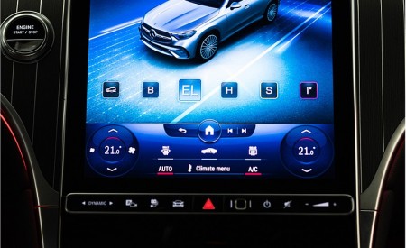 2023 Mercedes-Benz GLC 300 de 4MATIC AMG Line (Color: MANUFAKTUR Diamond White Bright) Central Console Wallpapers 450x275 (23)