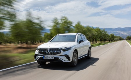 2023 Mercedes-Benz GLC 300 de 4MATIC AMG Line (Color: MANUFAKTUR Diamond White Bright) Front Wallpapers 450x275 (3)