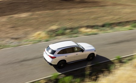 2023 Mercedes-Benz GLC 300 de 4MATIC AMG Line (Color: MANUFAKTUR Diamond White Bright) Top Wallpapers 450x275 (7)