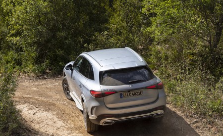 2023 Mercedes-Benz GLC 400 e Plug-In Hybrid 4MATIC AMG Line (Color: High-Tech Silver) Off-Road Wallpapers 450x275 (55)