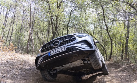 2023 Mercedes-Benz GLC 400 e Plug-In Hybrid 4MATIC AMG Line (Color: High-Tech Silver) Off-Road Wallpapers 450x275 (53)