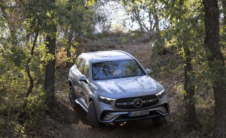 2023 Mercedes-Benz GLC 400 e Plug-In Hybrid 4MATIC AMG Line (Color: High-Tech Silver) Off-Road Wallpapers 450x275 (45)