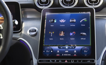 2023 Mercedes-Benz GLC 400 e Plug-In Hybrid 4MATIC AMG Line (Color: Spectral Blue) Central Console Wallpapers 450x275 (31)