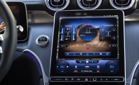 2023 Mercedes-Benz GLC 400 e Plug-In Hybrid 4MATIC AMG Line (Color: Spectral Blue) Central Console Wallpapers 450x275 (33)