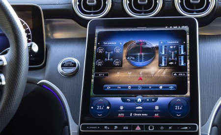 2023 Mercedes-Benz GLC 400 e Plug-In Hybrid 4MATIC AMG Line (Color: Spectral Blue) Central Console Wallpapers 450x275 (34)