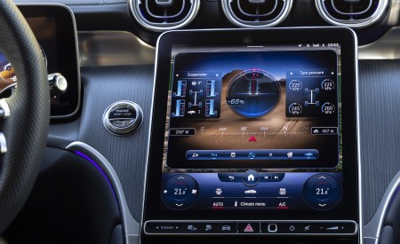 2023 Mercedes-Benz GLC 400 e Plug-In Hybrid 4MATIC AMG Line (Color: Spectral Blue) Central Console Wallpapers 450x275 (35)