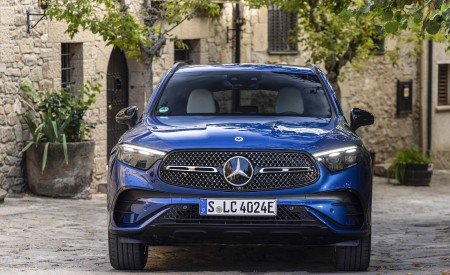 2023 Mercedes-Benz GLC 400 e Plug-In Hybrid 4MATIC AMG Line (Color: Spectral Blue) Front Wallpapers 450x275 (19)