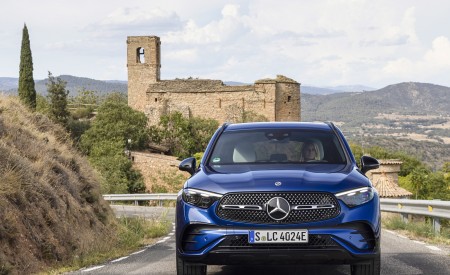 2023 Mercedes-Benz GLC 400 e Plug-In Hybrid 4MATIC AMG Line (Color: Spectral Blue) Front Wallpapers 450x275 (8)