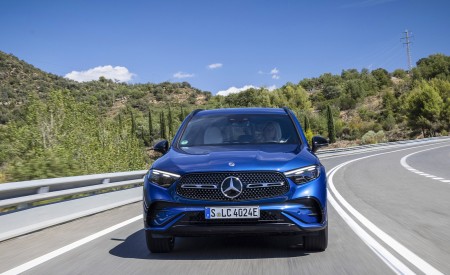 2023 Mercedes-Benz GLC 400 e Plug-In Hybrid 4MATIC AMG Line (Color: Spectral Blue) Front Wallpapers 450x275 (4)