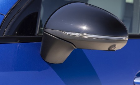 2023 Mercedes-Benz GLC 400 e Plug-In Hybrid 4MATIC AMG Line (Color: Spectral Blue) Mirror Wallpapers 450x275 (23)