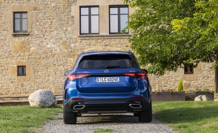 2023 Mercedes-Benz GLC 400 e Plug-In Hybrid 4MATIC AMG Line (Color: Spectral Blue) Rear Wallpapers 450x275 (22)