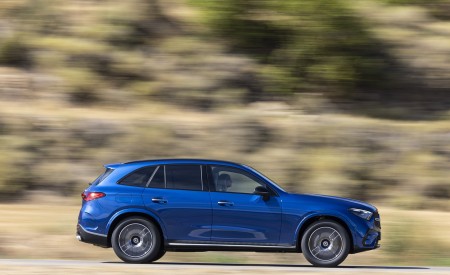 2023 Mercedes-Benz GLC 400 e Plug-In Hybrid 4MATIC AMG Line (Color: Spectral Blue) Side Wallpapers 450x275 (6)