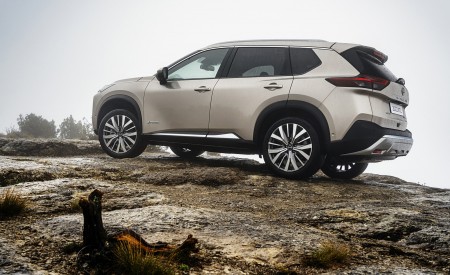 2023 Nissan X-Trail Rear Three-Quarter Wallpapers 450x275 (17)