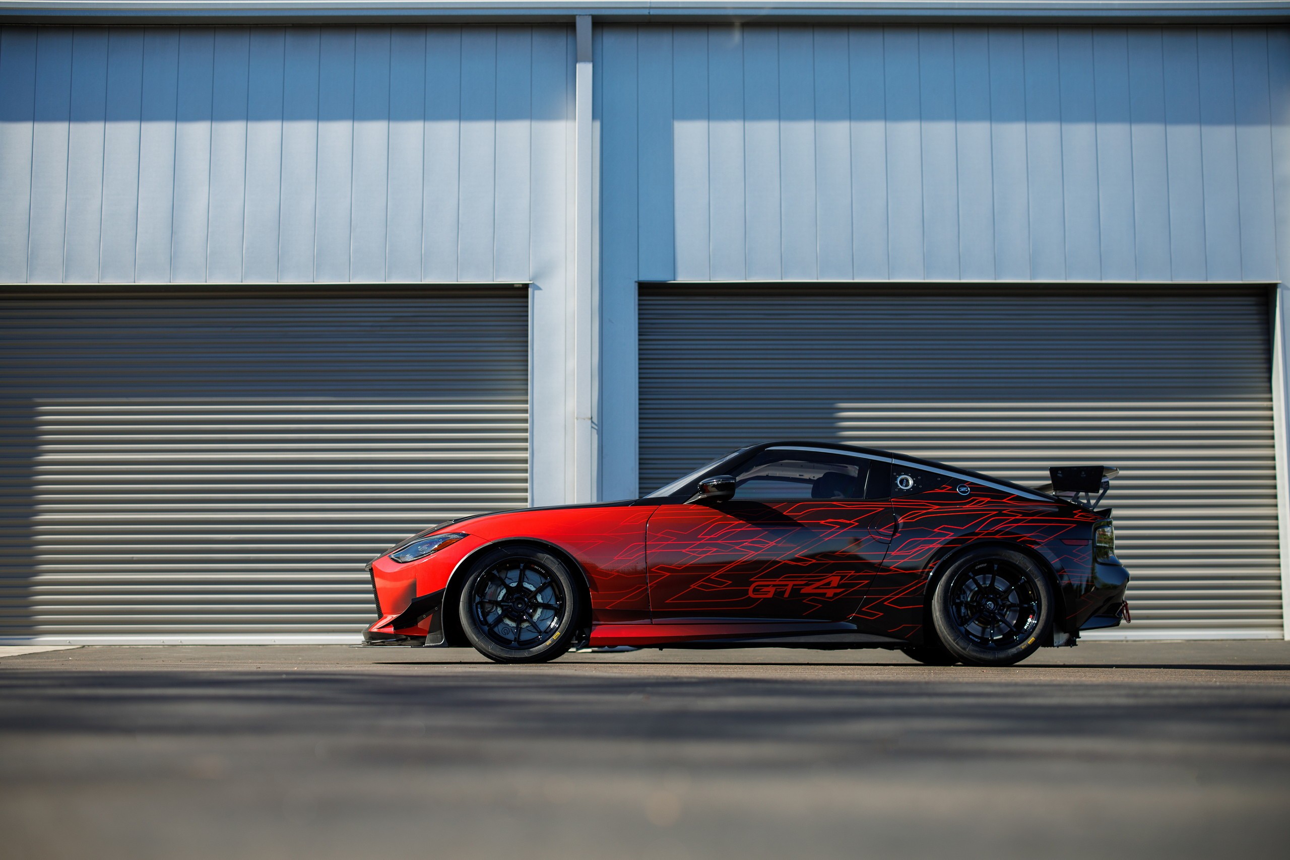 2023 Nissan Z GT4 Side Wallpapers (3)