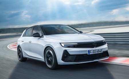 2023 Opel Astra GSe Front Three-Quarter Wallpapers 450x275 (2)